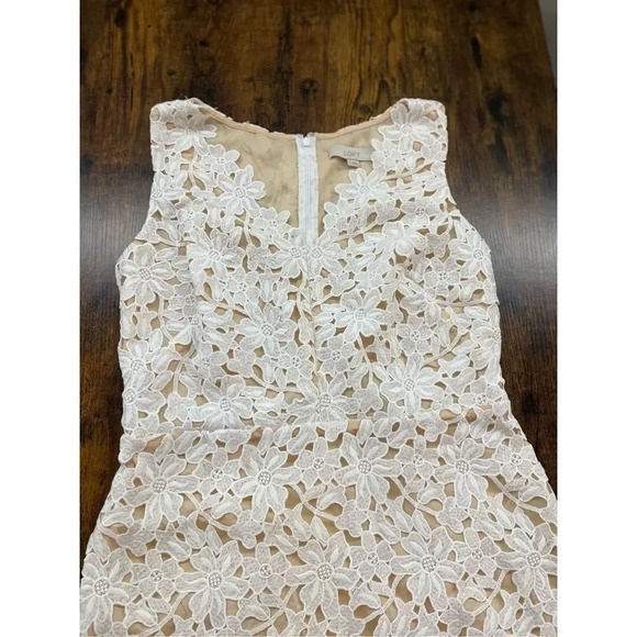 ANN TAYLOR LOFT WHITE SLEEVELESS  EYELET LACE DRESS BACK ZIP SZ. 6 MSRP $118 - Picture 3 of 11